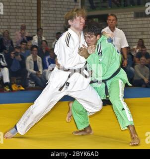Les deux judokas dans la lutte Witten, Allemagne Banque D'Images