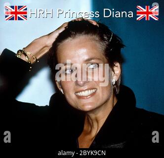 Le chanteur d'opéra Luciano Pavarotti (à gauche) rencontre le prince et la princesse de Galles TRH, la princesse Diana et le prince Charles lors d'un concert à Hyde Park, Londres, Angl Banque D'Images