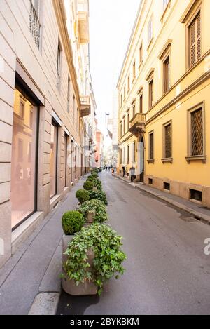 Milan. Italie - 21 mai 2019 : rue via Santo Spirito à Milan. Journée ensoleillée. Rue calme et solitaire dans le quartier de la mode de Montenapoleone. Banque D'Images