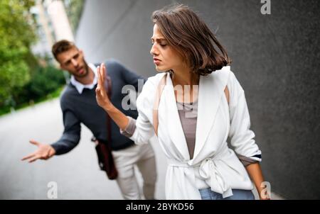 Couple frustré et ayant des problèmes de mariage Banque D'Images