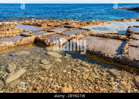 Production de sel de mer de Gozo à Żebbuġ, Malte Banque D'Images