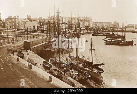Ramsgate Harbour, Kent, 1900, photo d'époque Banque D'Images