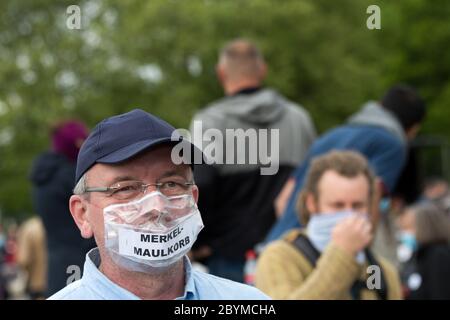 16.05.2020, Brême, Brême, Allemagne - démonstration contre les restrictions de corona, masque respiratoire comme symbole de censure présumée. 00A200516D057CAROEX. Banque D'Images