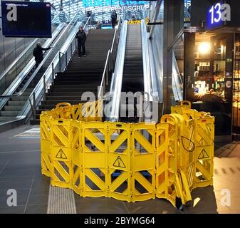 28.02.2020, Berlin, Saxe, Allemagne - Escalator dans la gare principale est en cours de réparation. 00S200228D379CAROEX.JPG [AUTORISATION DU MODÈLE : NON, AUTORISATION DU PROPRIÉTAIRE : N Banque D'Images