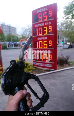 01.05.2020, Berlin, , Allemagne - les prix du diesel et de l'essence ont chuté en raison de la crise de la couronne. 00S200501D449CAROEX.JPG [VERSION DU MODÈLE : Y Banque D'Images