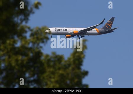 07.05.2020, Hanovre, Basse-Saxe, Allemagne - Boeing 767 de la compagnie Condor en vol. 00S200507D463CAROEX.JPG [AUTORISATION DU MODÈLE : NON APPLICABLE, PROP Banque D'Images