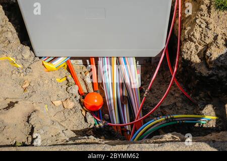 14.05.2020, Datteln, Rhénanie-du-Nord-Westphalie, Allemagne - boîtier de distribution Telekom pour Internet rapide, site de construction connexion DSL par câble pour le vous Banque D'Images