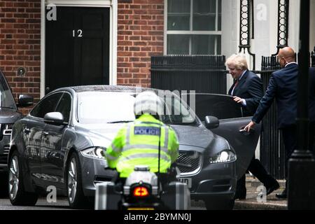 Londres, Royaume-Uni 10 juin 2020. Le premier ministre Boris Johnson quitte Downing Street pour les questions du premier ministre. Credit: Marcin Nowak/Alamy Live News Banque D'Images