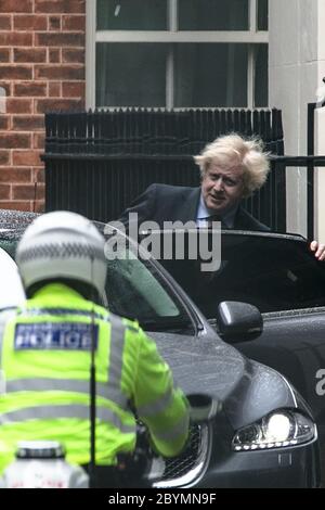 Londres, Royaume-Uni 10 juin 2020. Le premier ministre Boris Johnson quitte Downing Street pour les questions du premier ministre. Credit: Marcin Nowak/Alamy Live News Banque D'Images