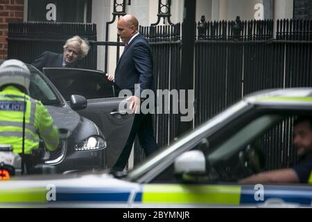 Londres, Royaume-Uni 10 juin 2020. Le premier ministre Boris Johnson quitte Downing Street pour les questions du premier ministre. Credit: Marcin Nowak/Alamy Live News Banque D'Images