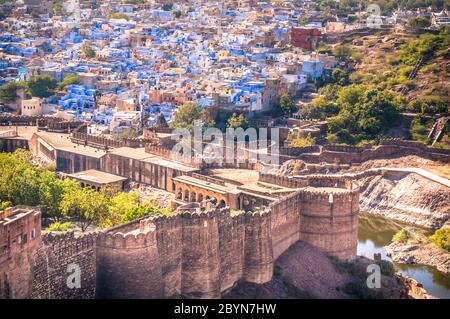 La ville bleue de Jodhpur et le fort Mehrangarh. Vue aérienne. Paysage urbain. Banque D'Images