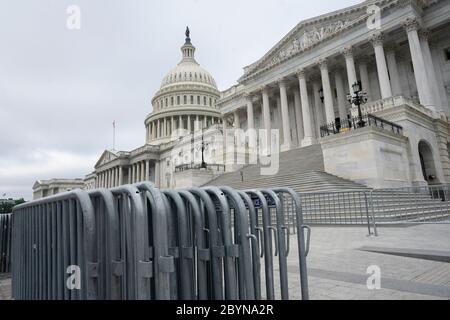 Washington, DC, États-Unis. 10 juin 2020. Des barricades sont assises devant le Capitole des États-Unis à Washington, DC, États-Unis, le mercredi 10 juin 2020. Credit: Stefani Reynolds/CNP | usage dans le monde crédit: dpa/Alay Live News Banque D'Images