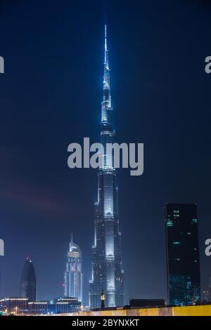 Le panorama de Dubaï et Burj Khalifa est actuellement le plus haut bâtiment du monde, à 829.84 m (2,723 pi). Banque D'Images