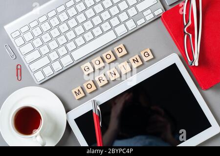 Message Bonjour avec des lettres sur des cubes Banque D'Images