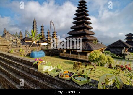 Rendang, Bali Island, Indonésie. 15 mai 2019. Offres à Pura Besakih est un complexe de 22 temples sur les pentes du volcan Gunung Agung. Banque D'Images