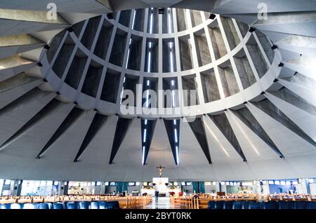 A l'intérieur du Santuario della Madonna delle Lacrime, à Syracuse, en Italie Banque D'Images