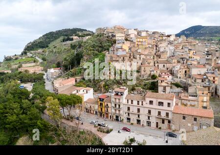 Toits du village de Caccamo, Sicile, Italie Banque D'Images