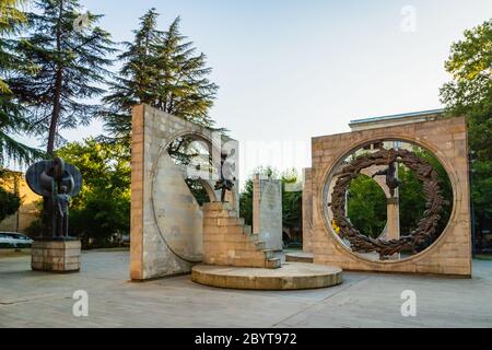 Kutaisi, Géorgie - août 2020 : sculpture de Kutaisi dans le centre-ville, dans la vieille partie de Kutaisi en Géorgie. Banque D'Images