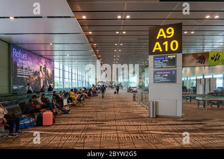 Singapour - Janvier 2019 : l'aéroport de Singapour Changi architecture et passagers. Singapour. L'aéroport de Changi est l'un des plus grands aéroports en Asie. Banque D'Images