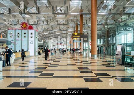 Singapour - Janvier 2019 : l'aéroport de Singapour Changi architecture et passagers. Singapour. L'aéroport de Changi est l'un des plus grands aéroports en Asie. Banque D'Images