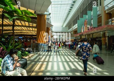 Singapour - Janvier 2019 : l'aéroport de Singapour Changi architecture et passagers. Singapour. L'aéroport de Changi est l'un des plus grands aéroports en Asie. Banque D'Images