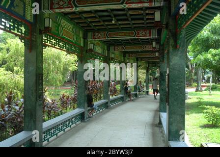 Pagode dans le jardin chinois, Parc Rizal ou Luneta, Manille, Philippines, Asie. Banque D'Images