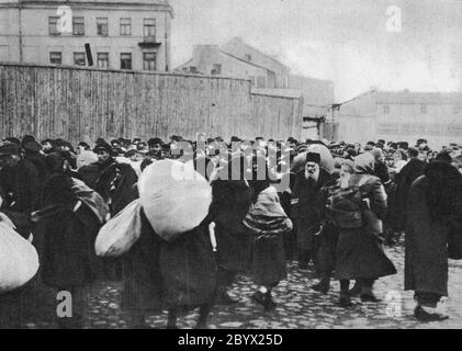 Expulsion des Juifs de Zamość vers le camp de la mort de Bełżec en avril 1942 Banque D'Images