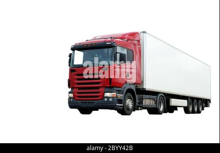 camion rouge avec remorque blanche sur ciel bleu Banque D'Images