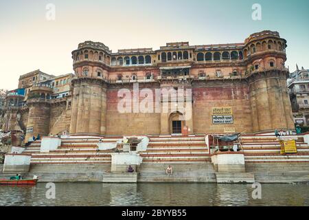 Le Bhonsale Ghat à Varanasi a été fait en 1780 par le Roi Maratha Bhonsale de Nagpur Banque D'Images