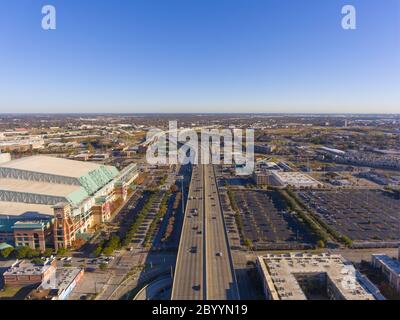 Vue aérienne de minute Maid Park à côté de l'Interstate Highway 69 dans le centre-ville de Houston, Texas, États-Unis. Ce stade accueille les Astros de Houston MLB depuis 2000. Banque D'Images