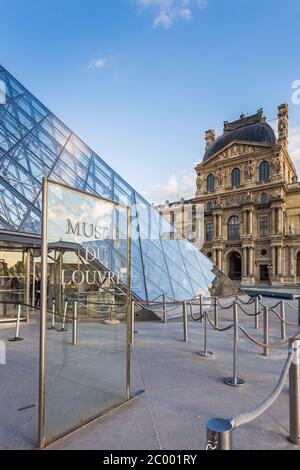 PARIS - 14 MAI : Musée du Louvre le 14 août 2014 à Paris, France Banque D'Images