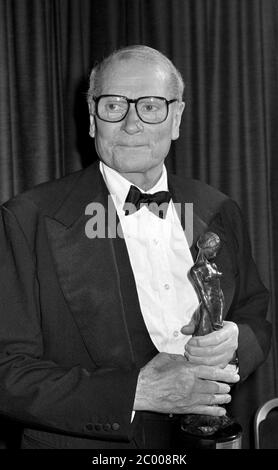 LONDRES, ROYAUME-UNI. Déc 1980: Acteur Lord Olivier au prix du Théâtre de la Société de West End à Londres. © Paul Smith/Featureflash Banque D'Images