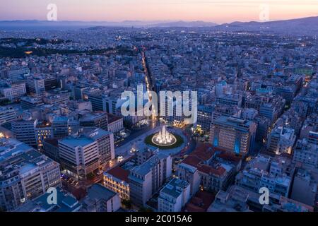 Vue panoramique sur Athènes au lever du soleil avec la vieille ville et l'horizon de l'Acropole Banque D'Images