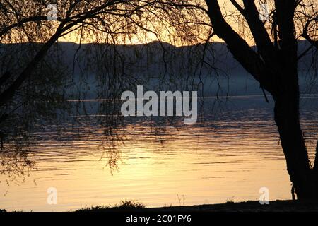 Le soleil se couche sur le lac Ohrid dans le nord de la Macédoine Banque D'Images