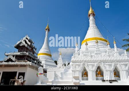 Architecture de pagode blanche du nord de la Thaïlande. Banque D'Images