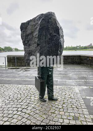 REYKJAVIK, ISLANDE - 30 juin 2018 : Mémorial de la bureaucratie inconnue créé par Magnus Tomasson en 1994. Situé à l'extérieur du théâtre Idno, à côté de Lak Banque D'Images