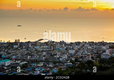 Vue sur la ville de Hua Hin au lever du soleil Banque D'Images
