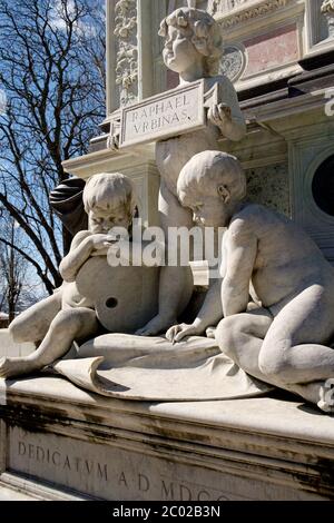 Raffaello Sanzio (Raphaël) monument à Urbino (Italie) son lieu de naissance - détail Banque D'Images