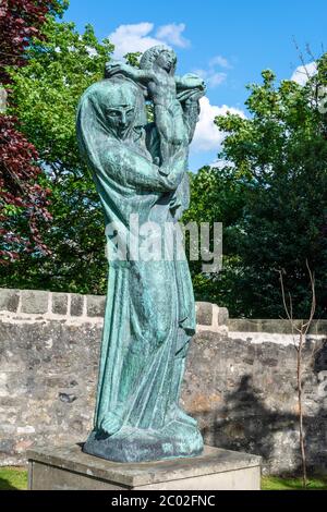 La sculpture en bronze de la Vierge d'Alsace par Emile-Antoine Bourdelle dans le domaine de la Galerie nationale écossaise d'art moderne deux à Édimbourg, en Écosse, au Royaume-Uni Banque D'Images