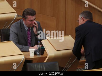 Brian Whittle MSP pendant le débat sur le gouvernement écossais : faire preuve de solidarité avec l'anti-racisme, dans la salle de débat du Parlement écossais à Édimbourg. Banque D'Images