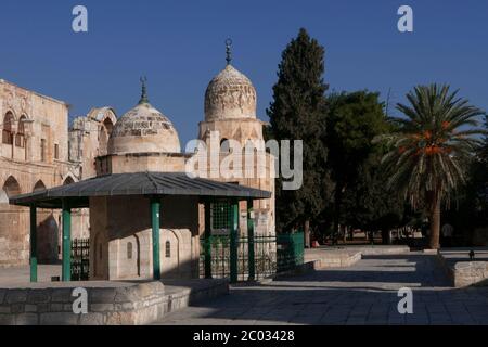 La Fontaine de Qasim Pasha aussi connue comme la Fontaine de l'orange amère (al-Naranj Sabil) une fontaine d'ablution et de boisson construite en 1527 sous le règne de Suleiman le magnifique, Situé dans l'esplanade occidentale du Dôme du Rocher dans le Mont du Temple connu des musulmans comme le Haram esh-Sharif dans la vieille ville est Jérusalem Israël Banque D'Images