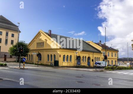 Bâtiment de péage des douanes norvégiennes au port de Kristiansand en Norvège Banque D'Images