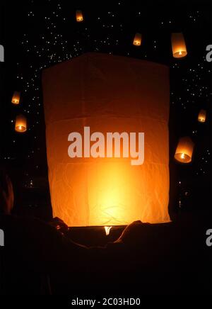 Festival de feu de lanternes de ciel, Loy Krathong, Thaïlande Banque D'Images