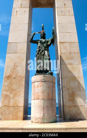 Place et statue de la liberté de Reggio Calabria Banque D'Images