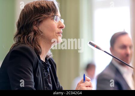 Kiel, Allemagne. 10 juin 2020. Marit Hansen, Commissaire d'Etat à la protection des données au Schleswig-Holstein, prend la parole lors d'une réunion de la commission des affaires intérieures et juridiques au Parlement d'Etat de Kiel. Credit: Frank Molter/dpa/Alay Live News Banque D'Images