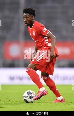 Munich, Allemagne, 10 juin 2020 Alphonso DAVIES, FCB 19 FC BAYERN MUENCHEN - EINTRACHT FRANKFURT 2-1 im DFB-Pokal, Saison 2019/2020. © Peter Schatz / Alay stock photos /Lennard Preiss/Witters/ Pool - les RÈGLEMENTS DFL INTERDISENT TOUTE UTILISATION DE PHOTOGRAPHIES comme SÉQUENCES D'IMAGES et/ou QUASI-VIDÉO - agences de presse nationales et internationales HORS usage éditorial SEULEMENT Banque D'Images