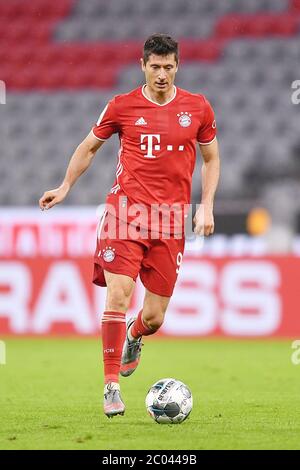 Munich, Allemagne, 10 juin 2020 Robert LEWANDOWSKI, FCB 9 FC BAYERN MUENCHEN - EINTRACHT FRANKFURT 2-1 im DFB-Pokal, Saison 2019/2020. © Peter Schatz / Alay stock photos /Lennard Preiss/Witters/ Pool - les RÈGLEMENTS DFL INTERDISENT TOUTE UTILISATION DE PHOTOGRAPHIES comme SÉQUENCES D'IMAGES et/ou QUASI-VIDÉO - agences de presse nationales et internationales HORS usage éditorial SEULEMENT Banque D'Images