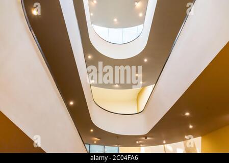 VATICAN - 07 MAI 2018 : entrée moderne accessible en fauteuil roulant en spirale dans les musées du Vatican, Cité du Vatican. Banque D'Images