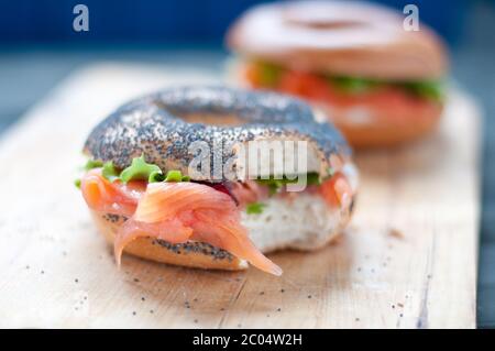 Bagels au saumon et crème fraîche Banque D'Images