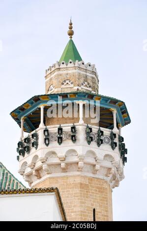 Tunis, TUNISIE - 06 février 2009 : la mosquée Youssef Dey, est une mosquée du XVIIe siècle située dans la médina de la ville. Banque D'Images